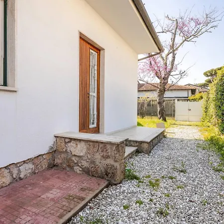 Amazing Piave In Heart Of Dei Marmi Villa